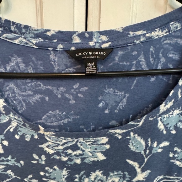 Lucky Brand Blue and White Floral Short Sleeve Tee Size M - Picture 2 of 4
